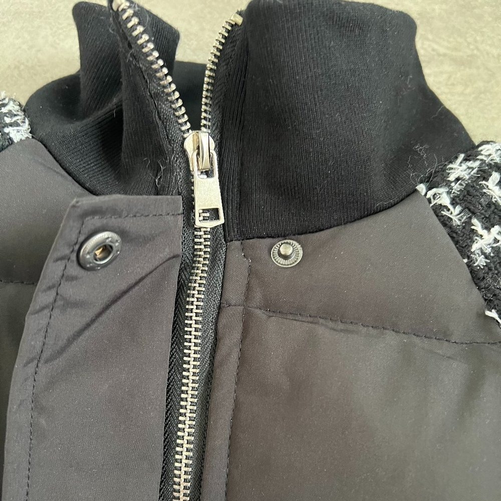 Elegant Black and White Puffer Jacket - Picture 4 of 8